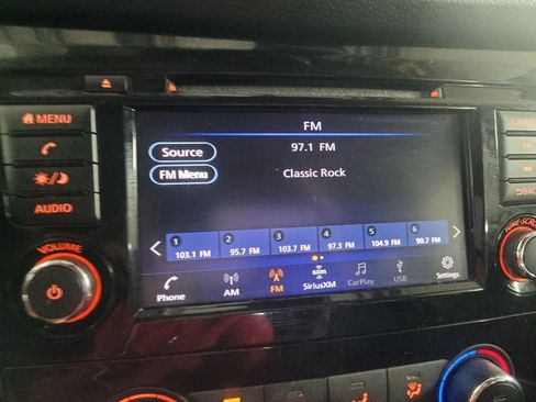 Used 2020 Nissan Rogue Sport S image 25