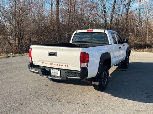 Used 2017 Toyota Tacoma SR image 5