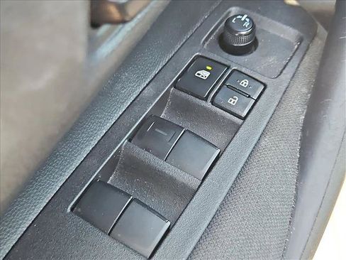 Used 2025 Toyota Corolla LE FWD image 11