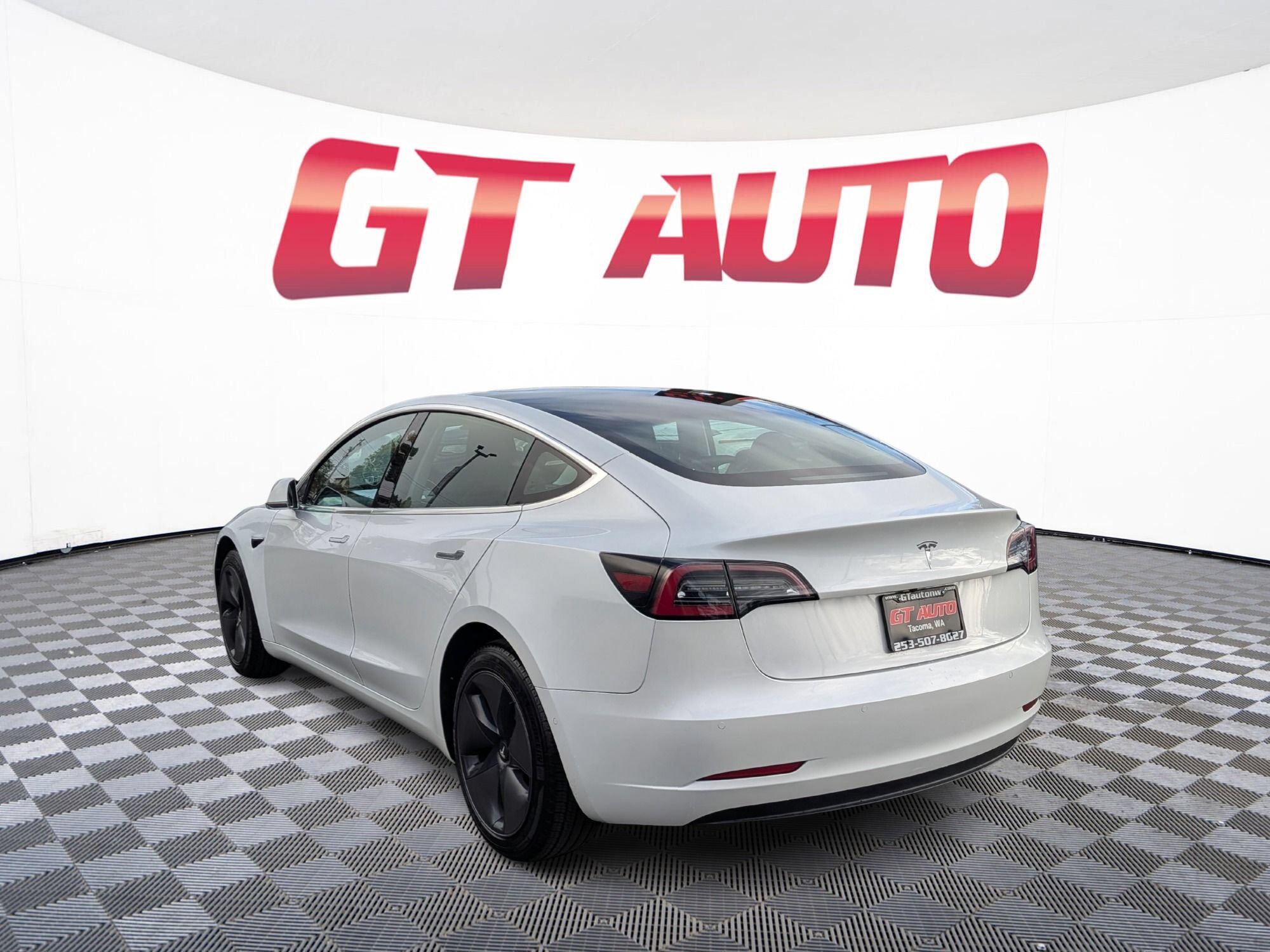 Used 2020 Tesla Model 3 Standard Range Plus RWD image 3