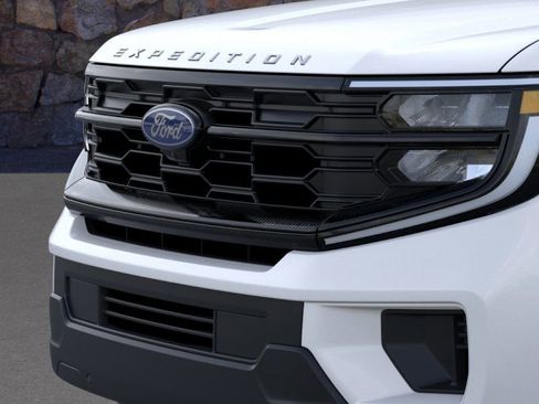 New 2025 Ford Expedition Active image 17
