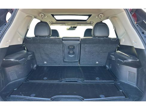 Used 2019 Nissan Rogue SL w/ Premium Package image 9