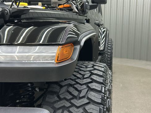 Used 2025 Jeep Wrangler Unlimited Sahara image 13