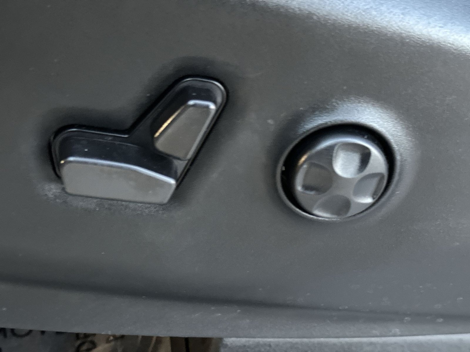 Used 2024 Chrysler Pacifica Limited FWD image 15