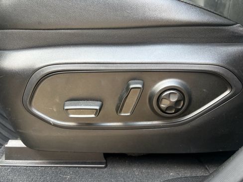Used 2025 Jeep Grand Cherokee Altitude RWD image 26