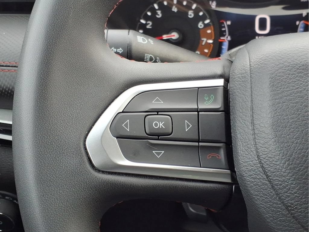 Used 2025 Jeep Compass Trailhawk AWD/4WD image 16