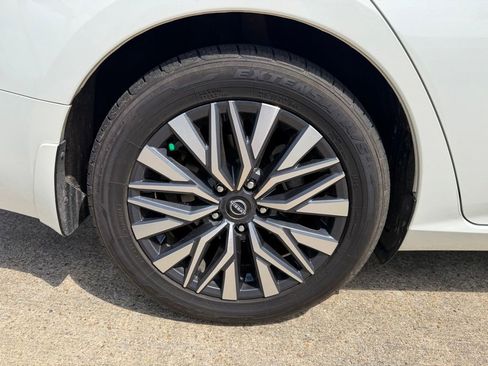 Used 2023 Nissan Altima 2.5 SV FWD image 7