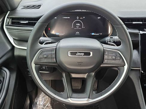 Used 2023 Jeep Grand Cherokee L Laredo image 18