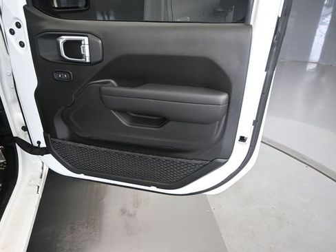 Used 2025 Jeep Wrangler Unlimited Sport AWD/4WD image 25