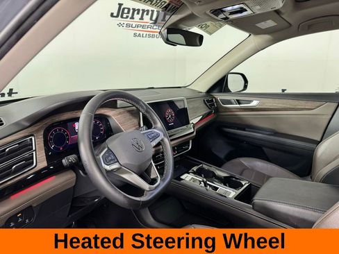 Used 2025 Volkswagen Atlas SEL AWD/4WD image 16