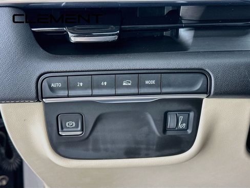 Used 2021 Cadillac Escalade Premium Luxury AWD/4WD image 14