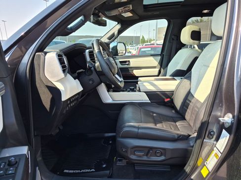 Used 2023 Toyota Sequoia Capstone AWD/4WD image 15