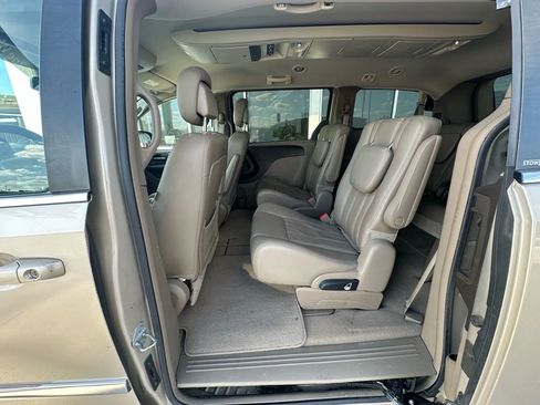 Used 2012 Chrysler Town & Country Touring w/ Entertainment Group #1 image 13