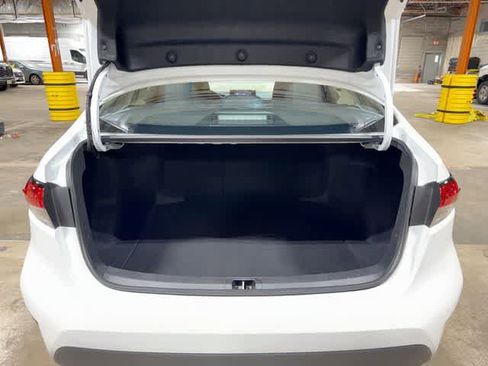 Used 2025 Toyota Corolla LE FWD image 11