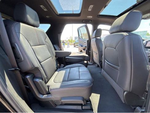 Used 2023 Chevrolet Traverse RS AWD/4WD image 7