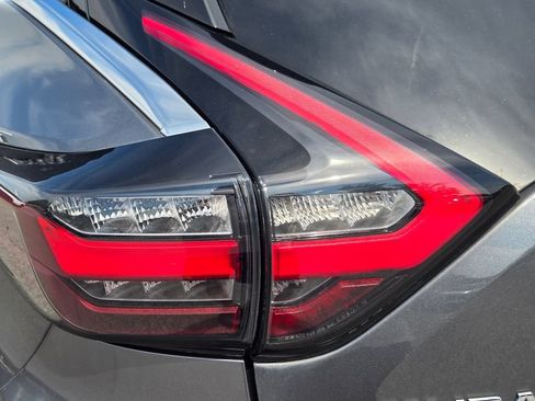 Used 2021 Nissan Murano SV FWD image 11