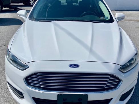 Used 2016 Ford Fusion SE FWD image 3