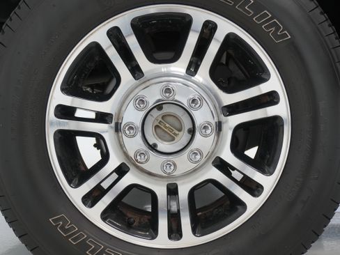 Used 2016 Ford F250 Platinum w/ FX4 Off-Road Package image 32