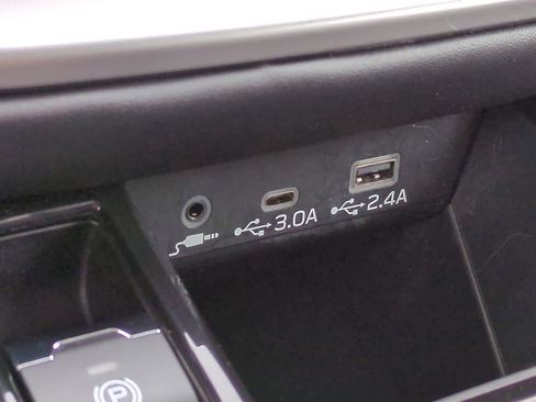 Used 2023 Subaru Outback Premium image 30