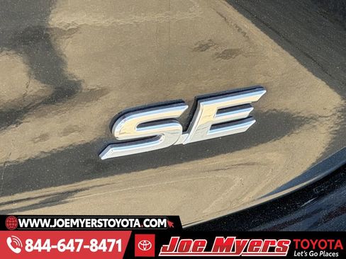 Used 2025 Toyota Camry SE image 11
