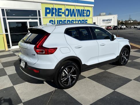 Used 2025 Volvo XC40 B5 Core image 10