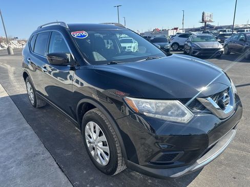 Used 2016 Nissan Rogue S w/ Appearance Package image 4