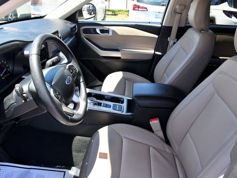 Used 2024 Ford Explorer XLT w/ Equipment Group 202A image 7