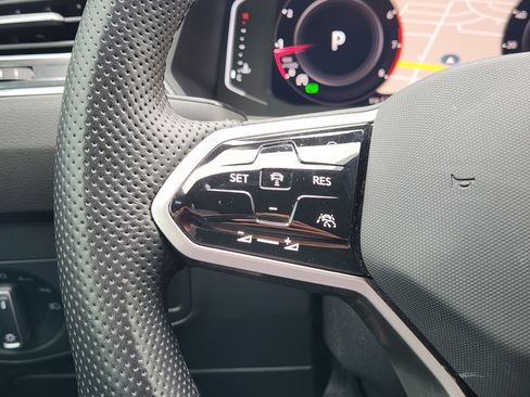 Used 2022 Volkswagen Tiguan SEL R-Line image 33