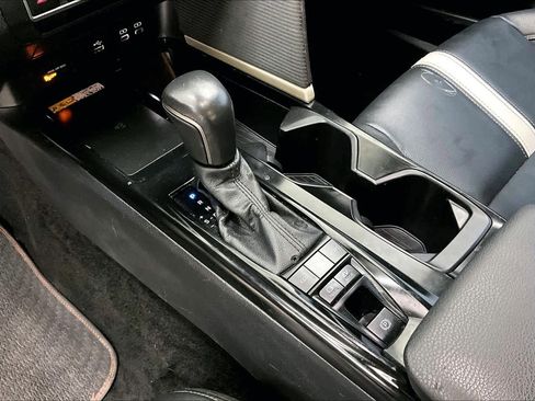 Used 2025 Toyota Camry SE w/ Convenience Package image 17