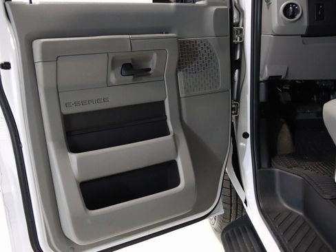 Used 2014 Ford E-350 and Econoline 350 XLT image 29