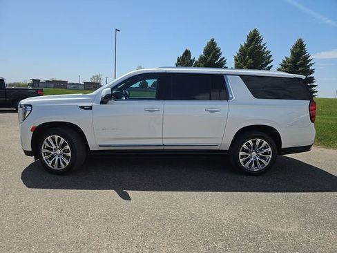 Used 2022 GMC Yukon XL Denali w/ Denali Premium Package AWD/4WD image 2