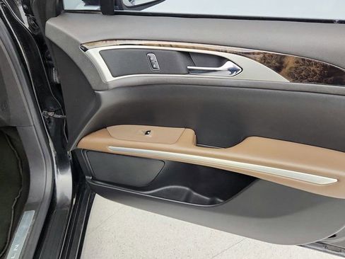 Used 2013 Lincoln MKZ image 26