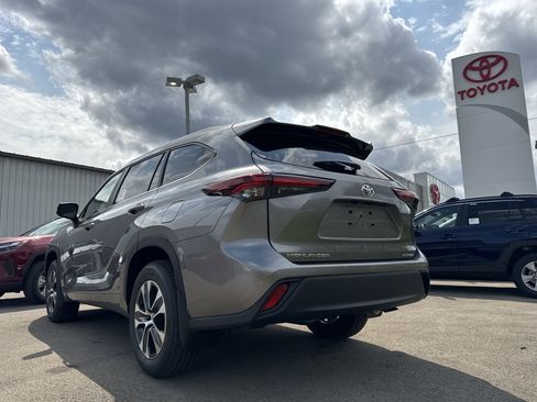 New 2025 Toyota Highlander XLE AWD/4WD image 10