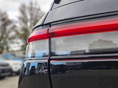 New 2025 Jeep Grand Cherokee Altitude image 9