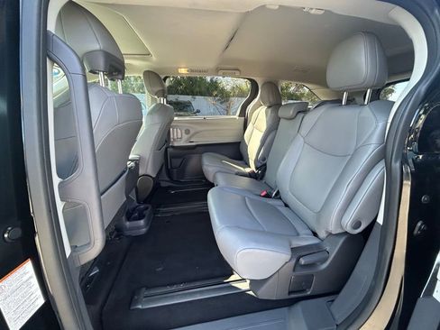 Used 2024 Toyota Sienna XLE image 14