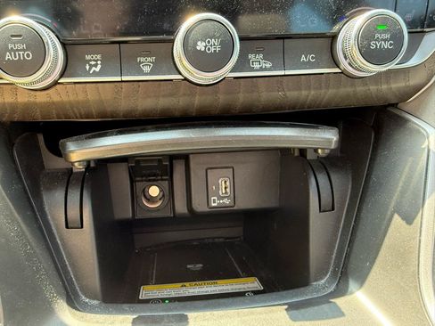 Used 2018 Honda Accord Touring image 18