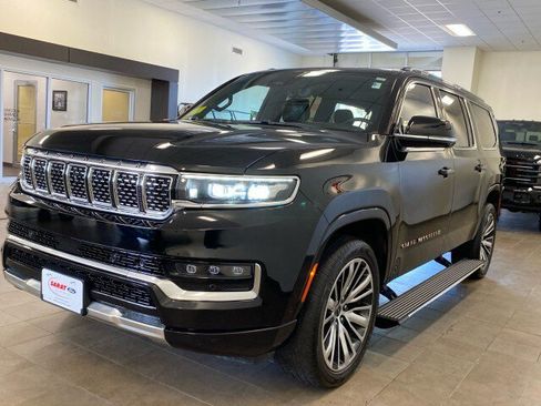 Used 2023 Jeep Grand Wagoneer L Series III AWD/4WD image 4