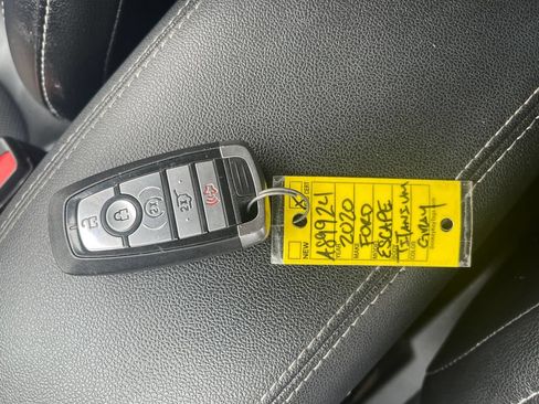 Used 2020 Ford Escape Titanium AWD/4WD image 31