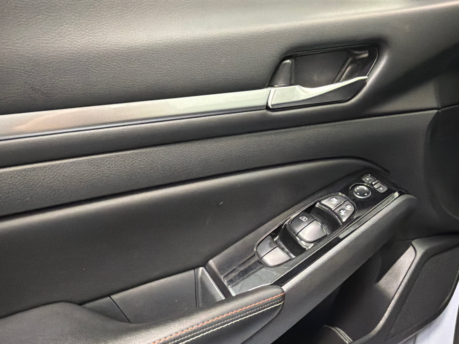 Used 2024 Nissan Altima 2.5 SR w/ SR Premium Package FWD image 27