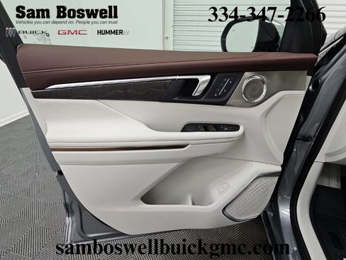 New 2026 Buick Enclave Avenir w/ Super Cruise Package FWD image 32