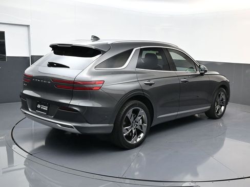 Used 2023 Genesis Electrified GV70 Advanced image 3