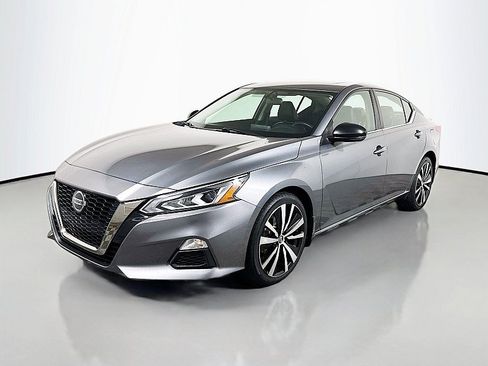 Used 2019 Nissan Altima 2.5 SR w/ SR Premium Package AWD/4WD image 3