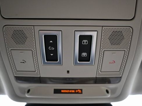 Used 2017 Jaguar F-PACE Prestige image 34