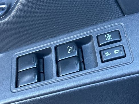 Used 2023 Nissan Frontier SV image 12