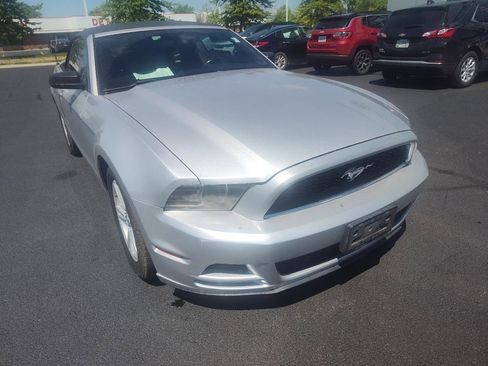 Used 2013 Ford Mustang Convertible RWD image 5