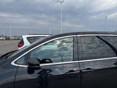 Used 2024 Chrysler Pacifica Touring-L image 33