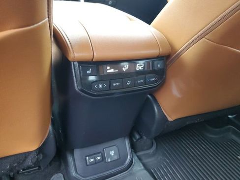 Used 2023 Toyota Highlander Platinum image 15
