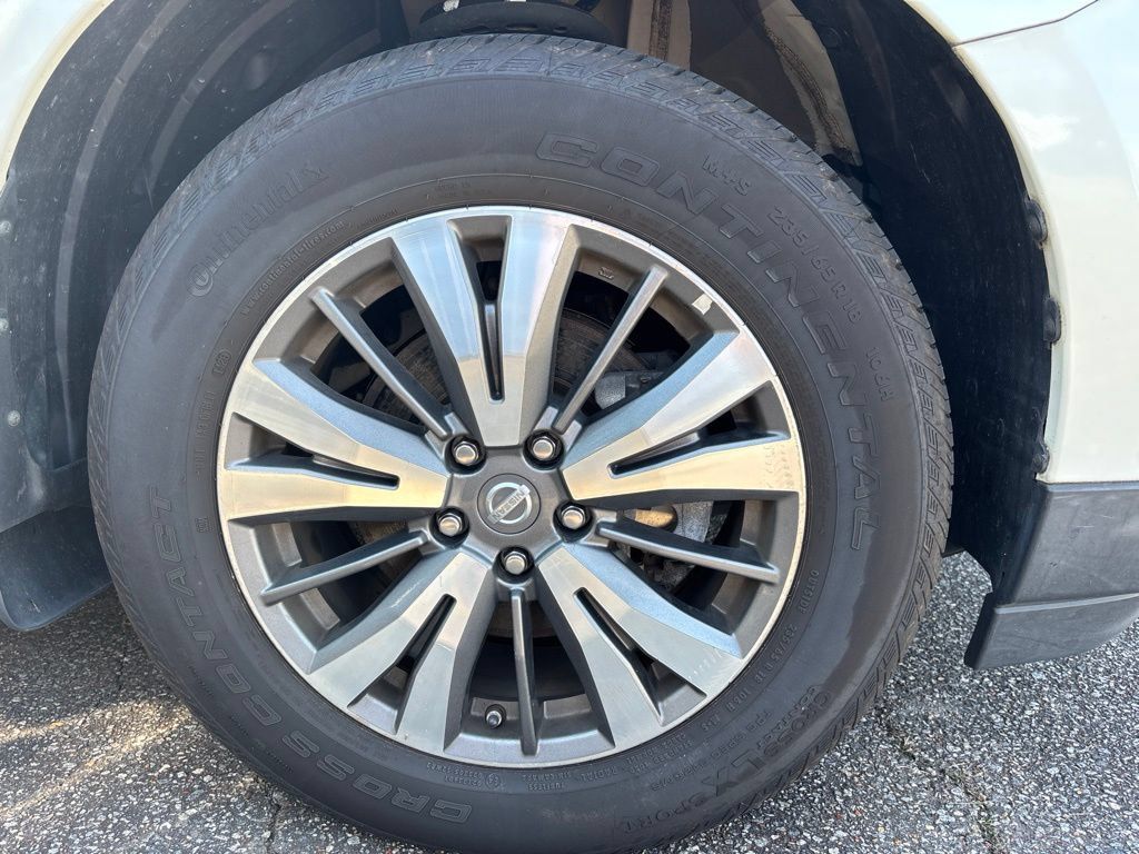 Used 2018 Nissan Pathfinder SL AWD/4WD image 16