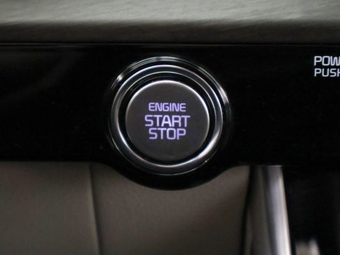 Used 2024 Kia Carnival EX image 45