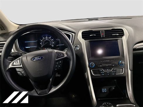 Used 2020 Ford Fusion SE image 22